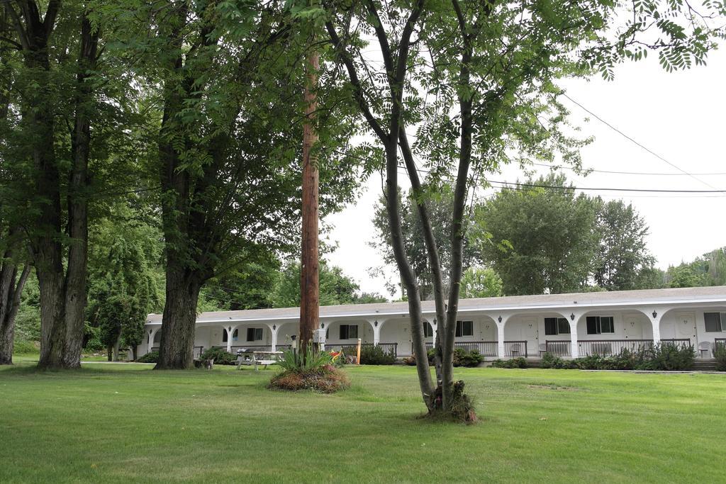 Ray Lyn Motel Trail Zewnętrze zdjęcie